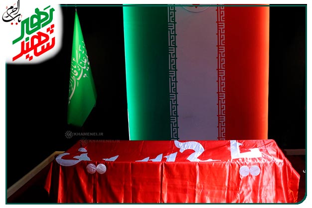  در نماز عاشقی با خون وضو باید گرفت.